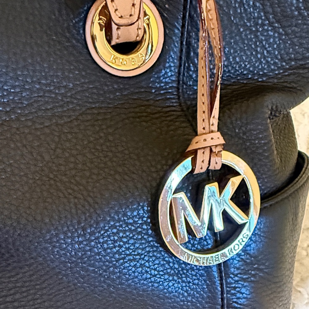 Michael Kors jet set Bedford style tote - Picture 11 of 11